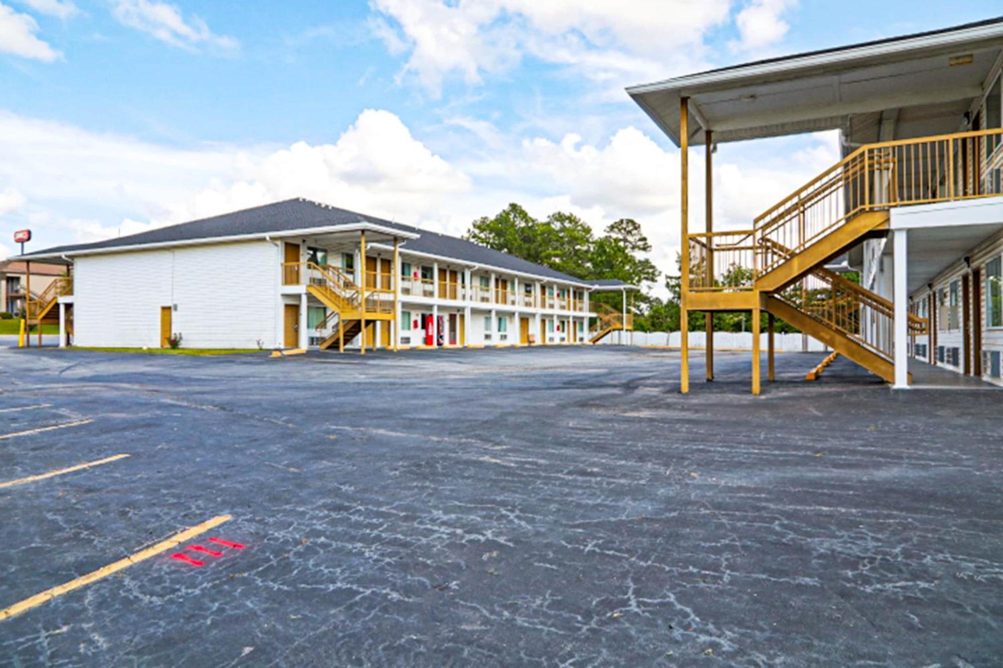 Economy Inn By Oyo Ashburn Exterior foto